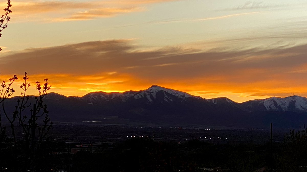 #Fridaynight sunset over Oquirrh Mtns, Utah #TGIF #Utwx @AlanaBrophyWX @ThomasGeboyWX @ChaseThomason @weathercaster @gracefulvibin @UtahBamaFan @spunky_libra @AdamBaird13 @HeyItsMeMissJT