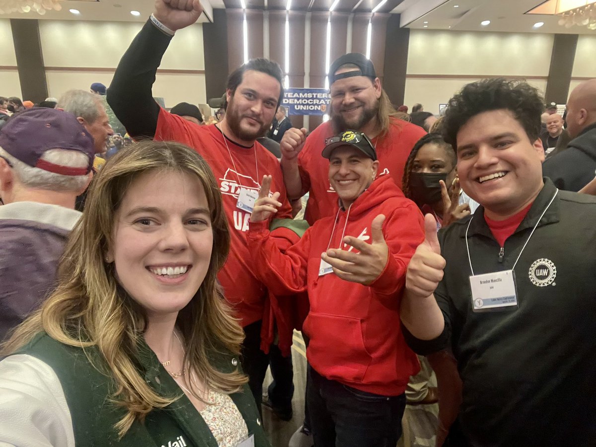 Celebrating VW’s slam dunk in Chattnooga with my future UAW siblings from Mercedes in Alabama, the next ones to stand up! Yes, that is THE Quichelle Liggins ✊ #StandUpUAW, we’re SO BACK