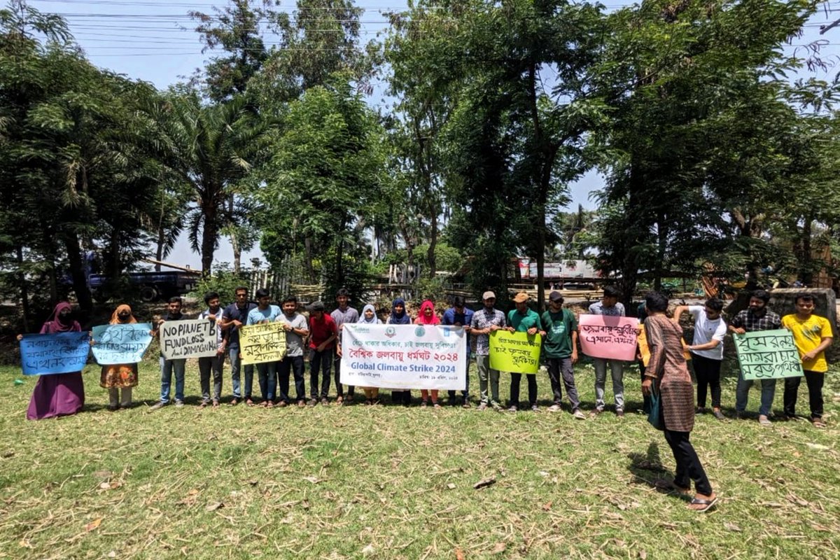 📍Khulna 🇧🇩
🌍✊ Global Climate Strike 2024✊🌍
Today, we unite as a global community to demand urgent action on climate change! 
#EndFossilFuels 
#ClimateJusticeNow 
#JustTransition 
#GlobalClimateStrike #ClimateAction #FridaysForFuture #ClimateJustice #RenewableEnergy #ActNow