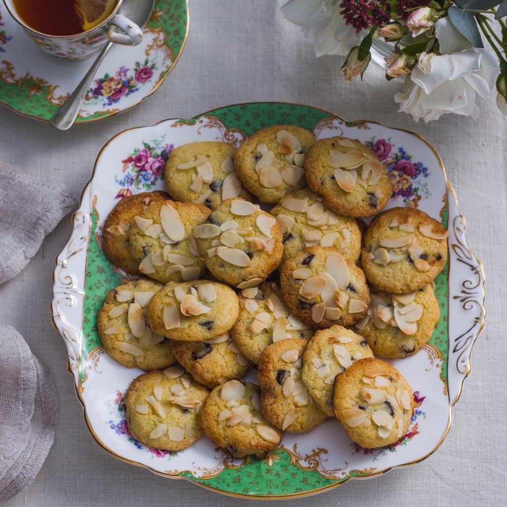 inapaarman's tweet photo. These elegant cookies, made effortlessly with our Choc Chip Cookie Mix, are flavoured with natural orange rind and almond essence and topped with flaked almonds. Such a fine flavour combo - don’t you agree?
https://t.co/akjUJMDU7f
#chocchipcookies #orangeandalmond https://t.co/FKFeTYam2r