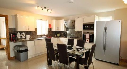 TheHolidayCots's tweet image. Bryncarnedd Cottages offers fantastic self catering accommodation on a working sheep farm, just half a mile from vibrant Aberystwyth!
 
🛏️ Sleeps 1-10
theholidaycottages.co.uk/ceredigion/9694 

#BryncarneddCottages #Aberystwyth #WorkingFarm #Countryside #Explore #Wales #FamilyVacation