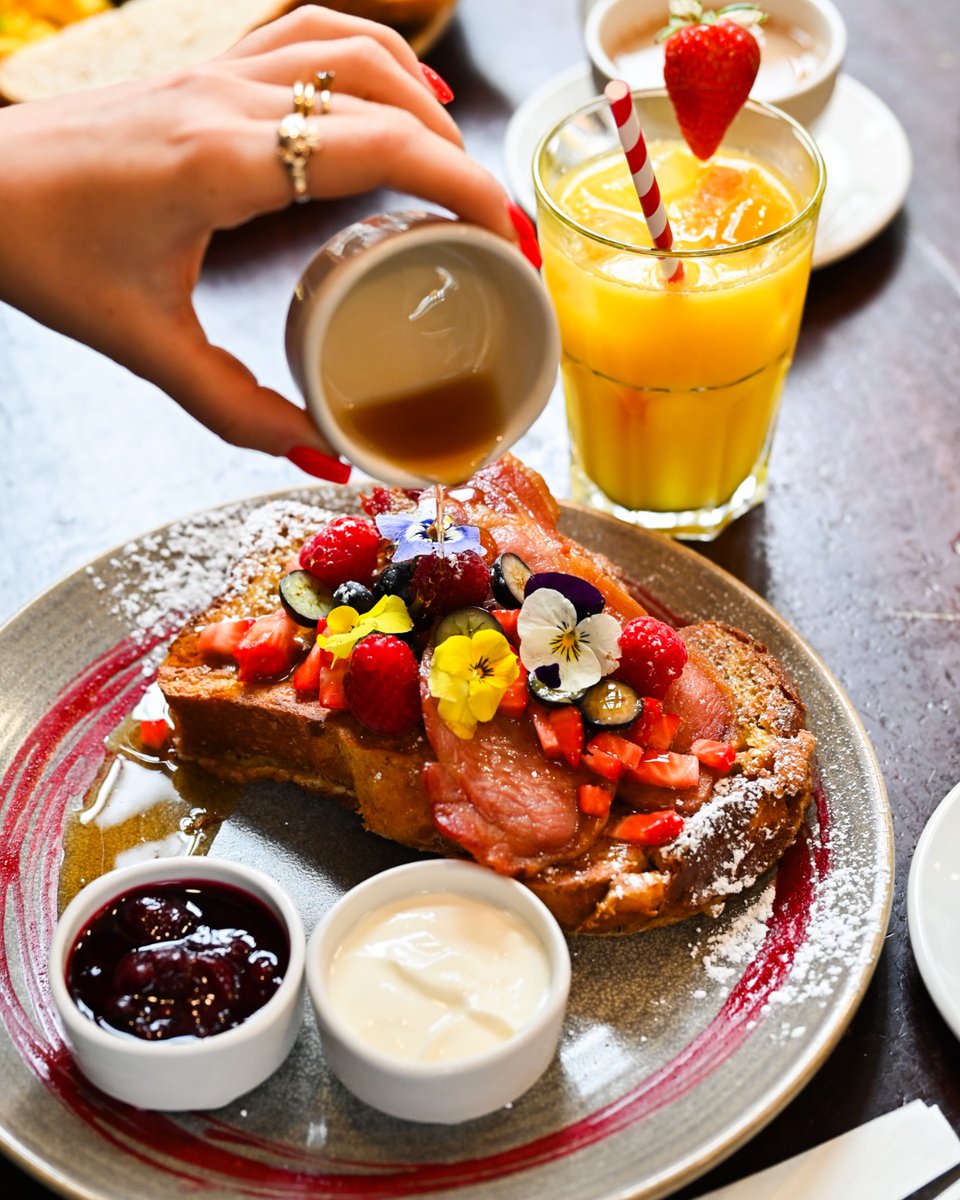 The perfect weekend treat is indulging in our cinnamon dusted French toast from our Suffolk St. café. There can never be too much maple syrup in our eyes! 😋 #AvocaIreland #SuffolkStreet #FrenchToast