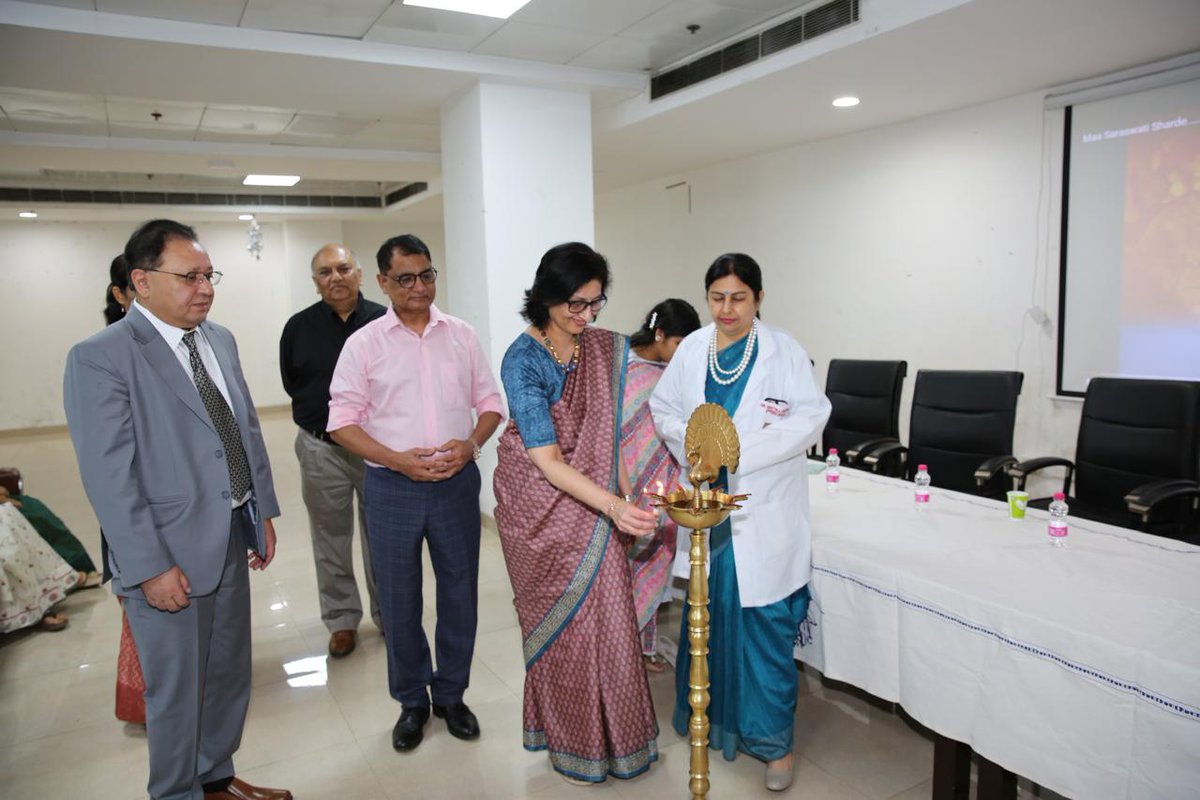 SJHDELHI's tweet photo. Advanced stroke care is the need of the hour. We’ve just wrapped up Stroke Symposium 2024, thanks to Dr. Moonis &amp; Dr. Singhal for making it through. Dr Vandana Talwar, MS inaugurated the session with Dean Dr. Yatish, Principal Dr. Khanna &amp; HOD Radiology #Stroke #Brainhealth 🧠 https://t.co/A7ZcmoBify
