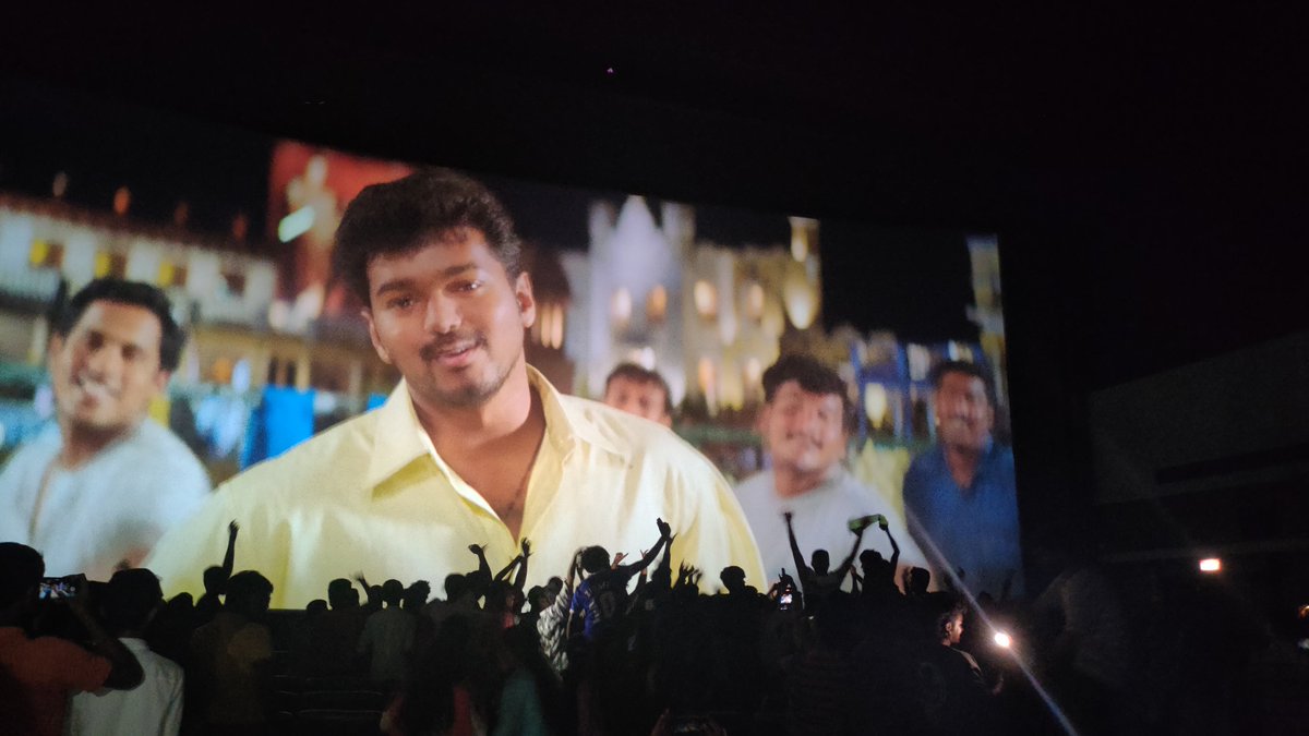 #Ghilli - Whole Theatre is on their feet for Kokarakko..🔥 Mini Concert Vibe..💥