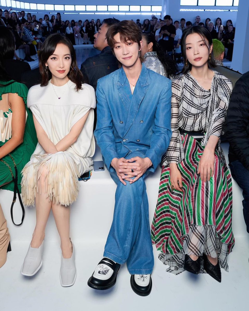 #Victoria with Xu Minghao (The8) and Du Juan for #LVPREFALL24 

cr. BURO Malaysia

#VICTORIAxLouisVuitton #宋茜 #LVVOYAGER
