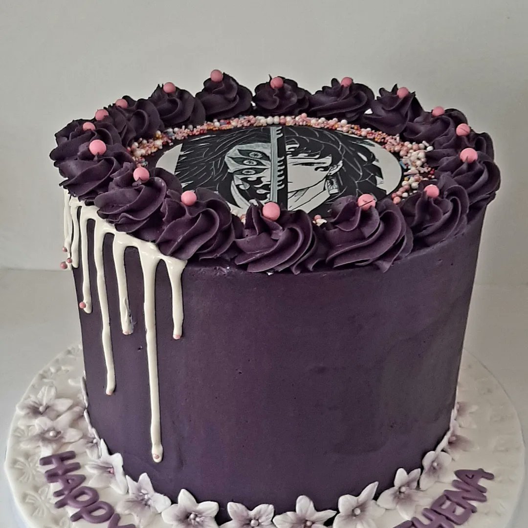 A purple 💜 vibe going on  #coventrycakes #chocolatecake