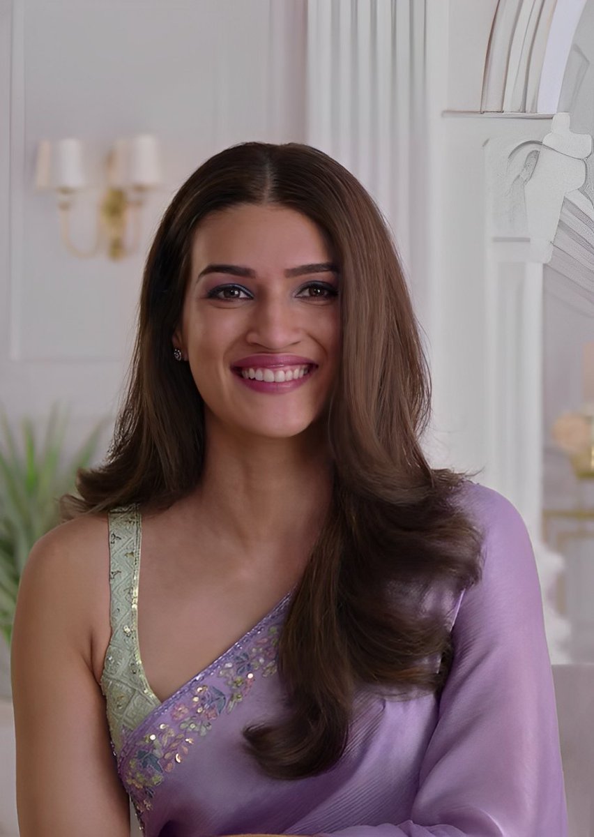 Her smile, intense and captivating, ignites a fire within, urging you to seize the moment and kiss her passionately, lost in the depths of desire and love. 💋🔥 #kritisanon