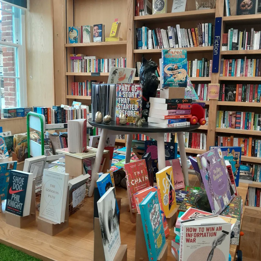Signed and dedicated lots of books at the brilliant Buckingham University bookshop, inclusive and accessible, and thoughtfully stocked by Alison, the bookseller. 

#ISpyMystery
#HideAndSeekMystery