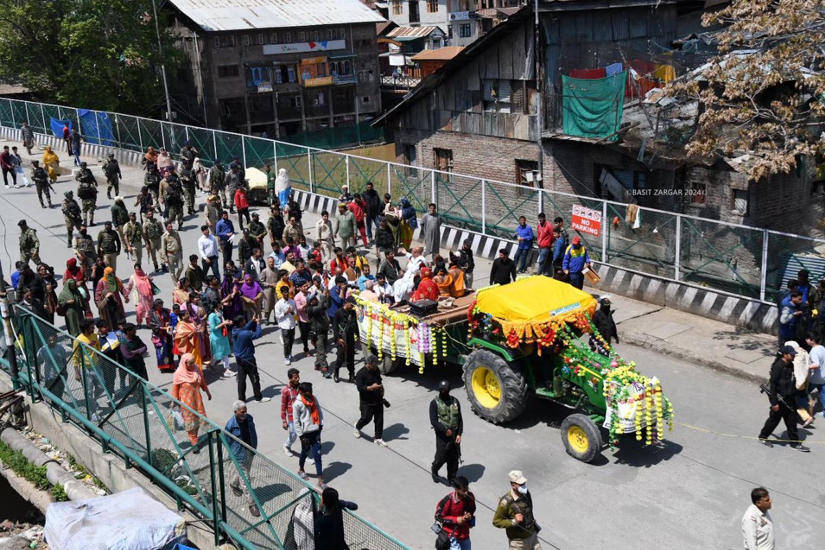 rushrk1's tweet photo. Ramnavami at Srinagar's Times Square aka Lal Chowk !!
@gjvirtual @JandKTourism @JammuKashmirNow @jammukashmirtv @srinagaradmin 
Thanks to @manojsinha_
 @manojsheeri 
#TimesSquare https://t.co/CQZCiuVP6x