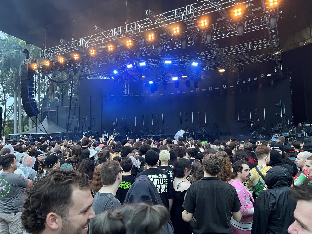 Raellyn 🌙 tweet media