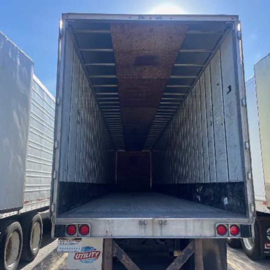 TTTExchange's tweet photo. CHECK OUT THESE 2011 Utility 4000DX Dry Vans
30 QTY.
53' x 102"
Swing Doors
Aluminum Roofs
Air Ride
Approximately 50% Brakes/Tires
Current DOT
$9,000 ea.
Contact us at #844-888-6775 for more info.
#utilit #dryvan #deal #dryvans #trucks #trailer #logistics #fleets #trucking https://t.co/yk2mnJol5y
