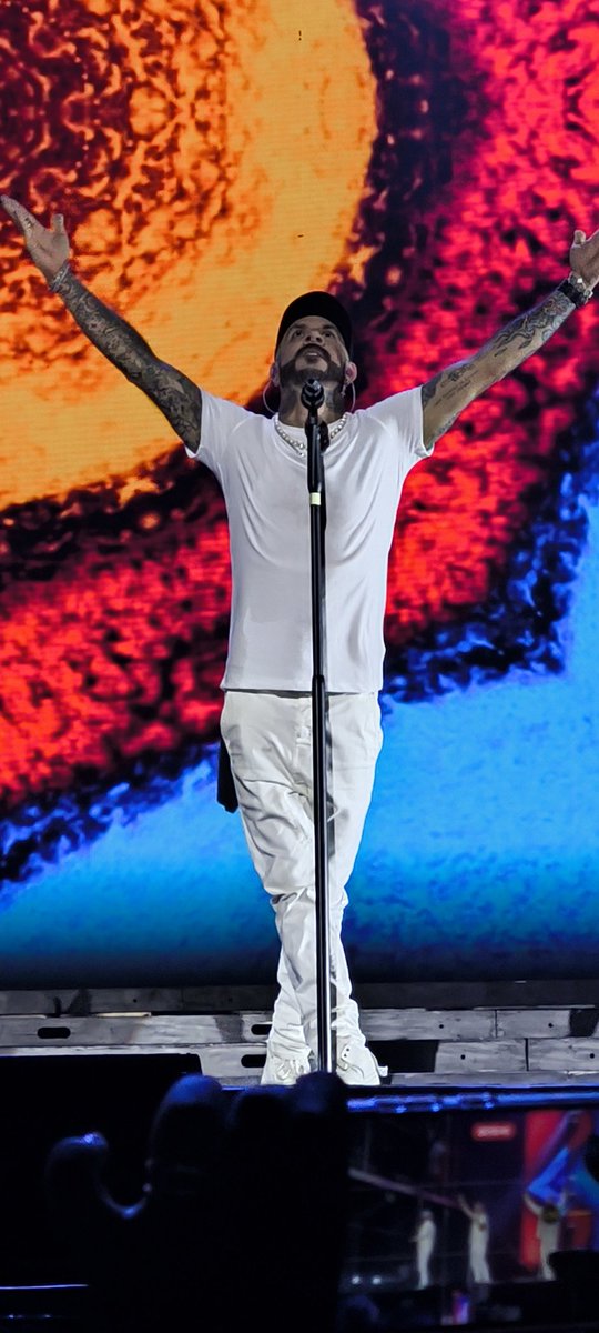 Lugbie's tweet photo. This is how #BSBAtTheBeach feels like ✨ @aj_mclean @bsbatthebeach https://t.co/pVqSeB3k6J