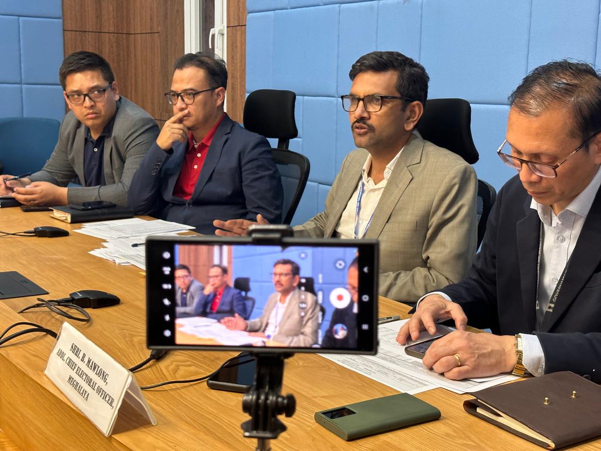 @ceomeghalaya Dr. BDR Tiwari, IAS along with his team briefed the media on polling day after voting ended at 4PM. The CEO thanked the media fraternity for their continued support and playing their role in making this Lok Sabha election a success. @ecisveep