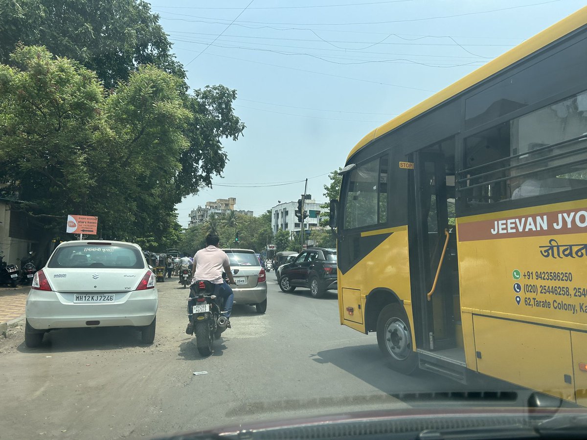 ashish_jadhao's tweet photo. पुणेकर्स… पुण्यात गाडी कशी चालवायची हे सांगेल का कुणी?
#ElectionTrail 🗳️ https://t.co/Ib7ZVIcCTf