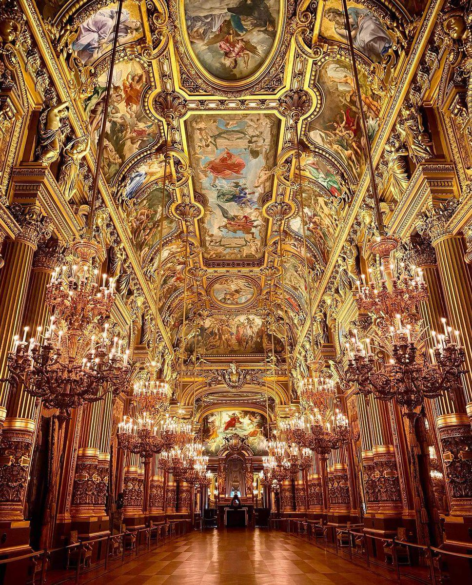 Versailles? Non, le palais Garnier @operadeparis depuis 1875... 📷 IG:mamiko_0907 #Paris paris-visites-guidees.com