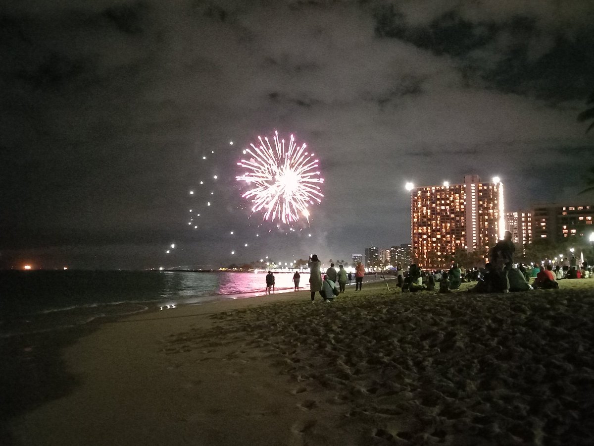 Well, they liked my presentation so much they laid on fireworks to celebrate 😉 #FridayNightFireworks #Honolulu #Fireworks