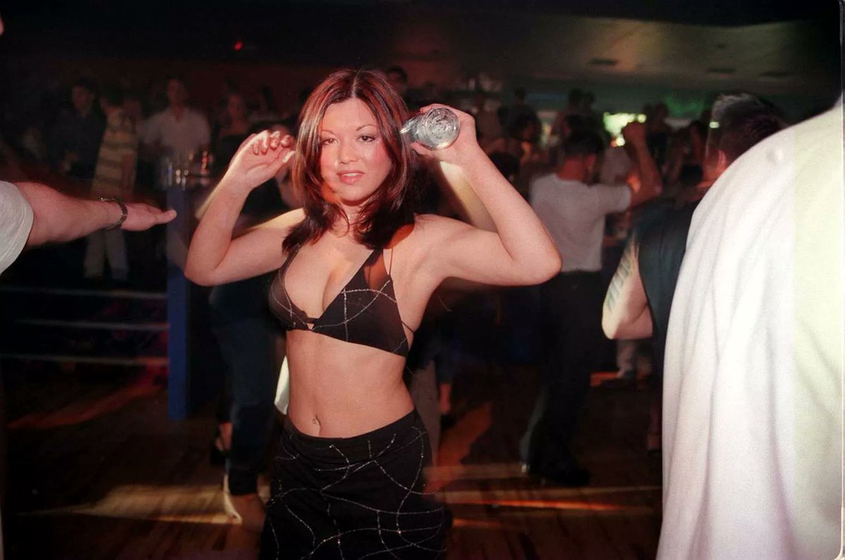 Nightclubs of Scotland: Clubbers at the Waterfront, Arbroath in June 1999.