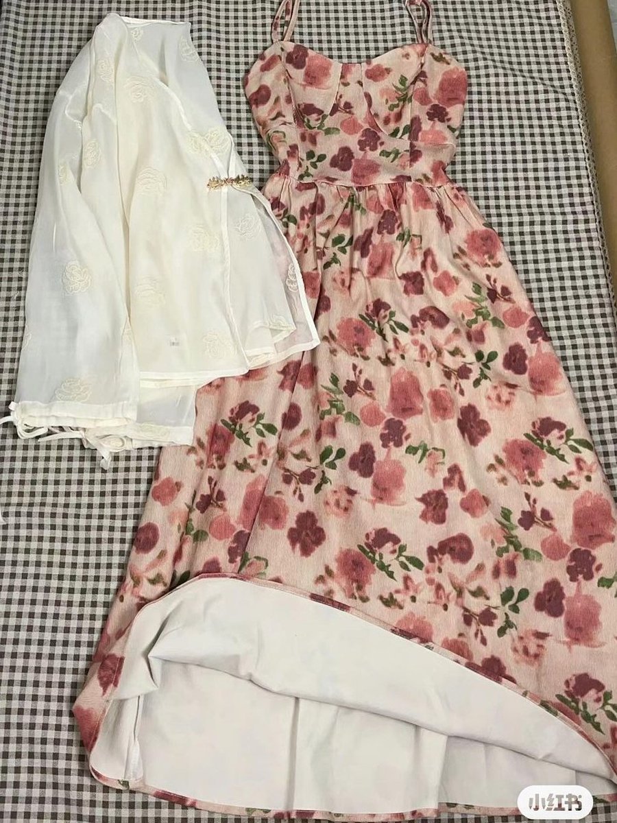 iyasudadeh_'s tweet photo. FINALLY NEMUIN TOKO YANG JUAL FLORAL DREES GINI, PILIHAN MODELNYA BANYAK BANGET😭💘 https://t.co/1olKUuMhCr
