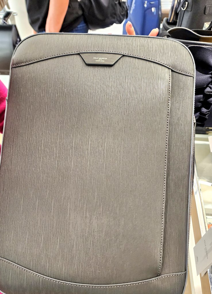 JAEGER_LE_COULT's tweet photo. 銀座へ。
久しぶり仕事用バッグを新調。
リュックにもなる2wayブリーフ。
紺かグレーで迷いましたが、実物はグレーがカッコよで即決(*´-`)
#PELLEMORBIDA https://t.co/SsC3RrjcDl