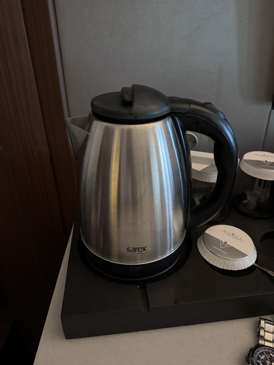 “Oteldeki su ısıtıcıların içinde don yıkıyorlar” komplo teorisini ortaya atıp 10 yıldır odamda kahve içmemi engelleyen adını bile hatırlamadığım o kişiye hakkımı helal etmiyorum