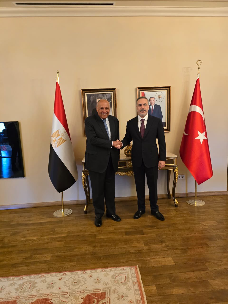 وزير الخارجية التركي: مصر تقوم بدور كبير في إرسال المساعدات إلى غزة GLl5E8xX0AEBYZm?format=jpg&name=large