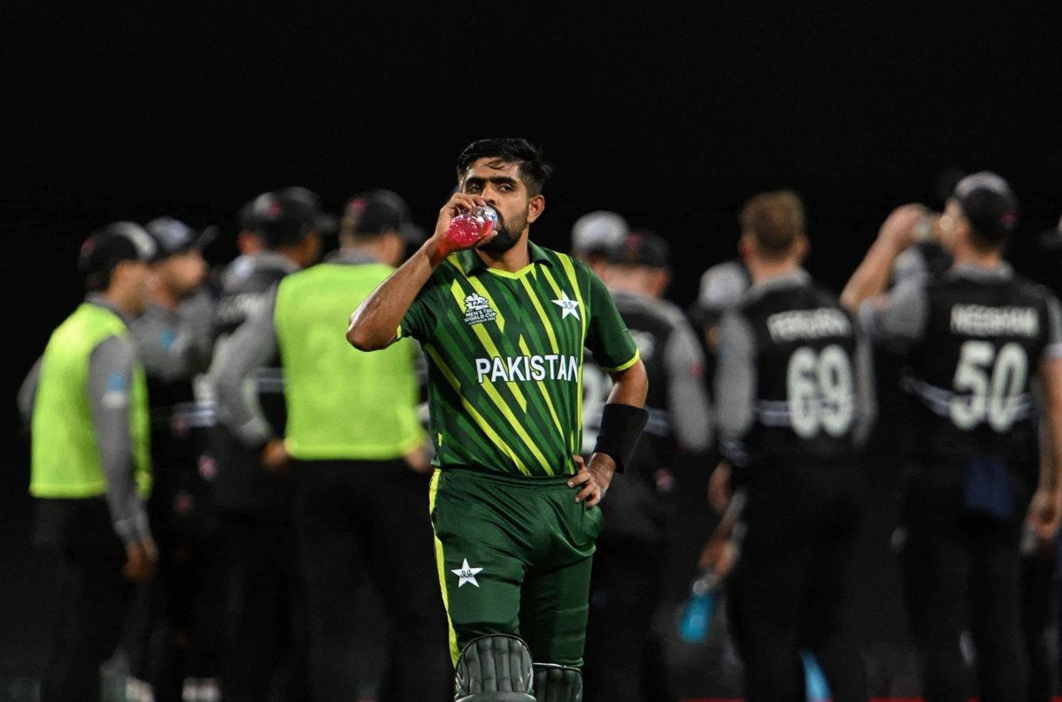 𝐑𝐄𝐖𝐀𝐑𝐃 𝐀𝐋𝐄𝐑𝐓 How many runs our KING BABAR AZAM will score in #PAKvsNZ series? ❤️ We'll be giving 5000, to Two people who guess it rightly Rules: - Drop your answer in comments - Follow me - Retweet this post.