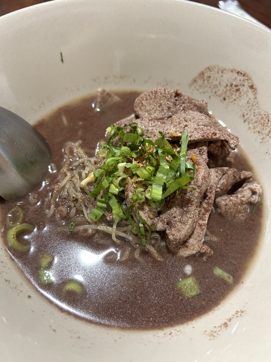 adaywith_u's tweet photo. ก๋วยเตี๋ยวเรืออารีย์
📍ซอยอารีย์ 1

ในที่สุดประเทศอารีย์ก็มีก๋วยเตี๋ยวเรือติดแอร์ รสชาติอร่อย ราคาเป็นมิตร 😭😭 ทุกคนนน มาเลย น้ำตกเล้งรวมจานใหญ่ ราคา 160 บาท เนื้อเยอะจนงง เล้งจริงมั้ย

#วันนี้พาเธอไปไหนดี @aroii @Kin24hrs @ReviewAroii https://t.co/2QxAhszTSj