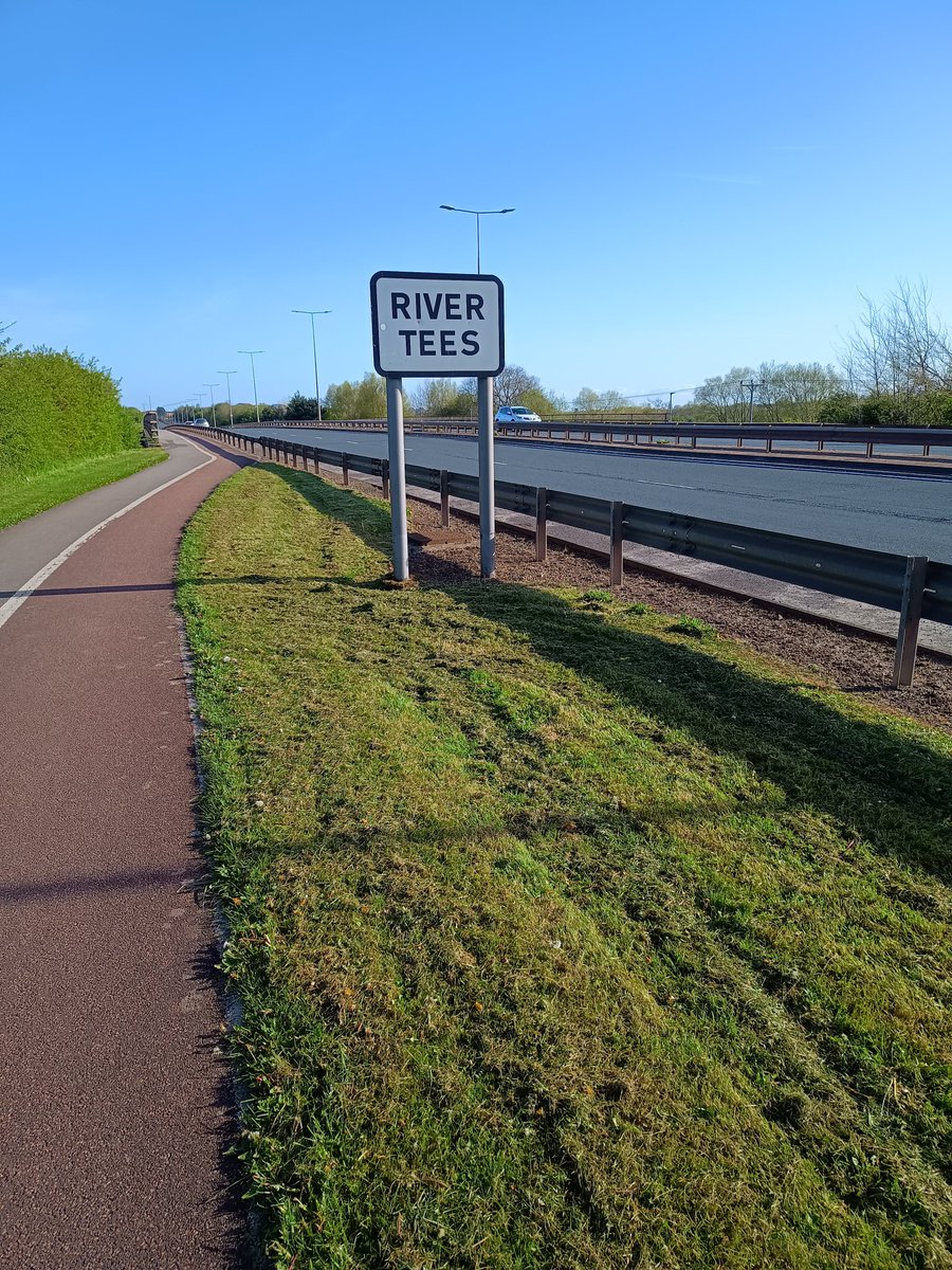 Car dropped off for a service, so a walk round near Ingelby Barwick this morning.  Lovely morning & even better to see the  County Durham boundary sign before it all got silly with nonsense such as Cleveland. #countydurham #walk1000miles