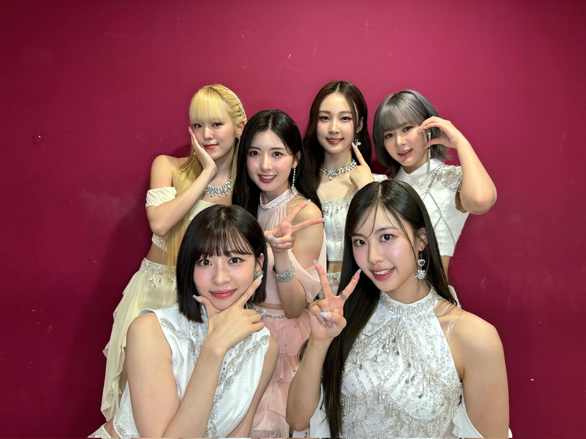 GLl5iK-bcAEspm7?format=jpg&name=large