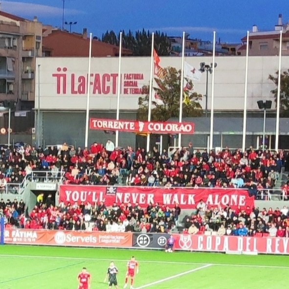 terrassafcnews's tweet photo. Felicitem els nostres amics del @TorrenteColorao pel seu 30 aniversari! La passió compartida pel nostre estimat Terrassa FC és emocionant i una manera de viure. Amunt, Terrassa FC!!! #blogterrassafcnews #fansterrassafcnews #terrassafc #terrassa #futbol #fútbol #torrentecolorao https://t.co/f7pr93YBIE