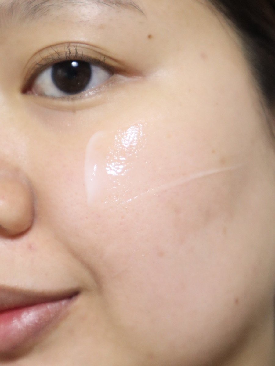 เคยลองสีฟ้ารอบนี้ขอมาบอกต่อสีชมพูบ้าง Skintific MSH Niacinamide 💗〰️ ถ้าจะเริ่มอวยขออวยเนื้อก่อนเบย เด้งๆดึ๋งสัมผัสตอนทาคือฟินมาก ตัวนี้ข่วยเรื่องผิวหมองรอยสิว แล้วมี Niacinamide เสริมเกราะป้องกันผืวอีก ส่วนตัวชอบความฟินหลังใช้แบบสุดด https://t.co/JYVAr8LRE3
