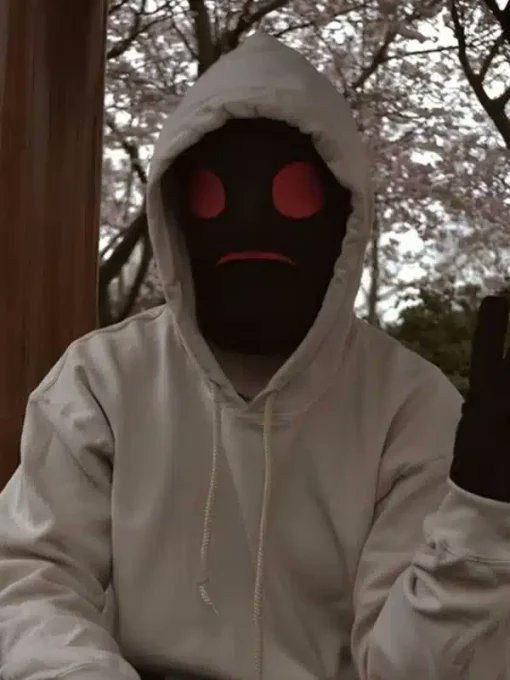wilson_jackets's tweet photo. Dive into the chilling world of the #Creepypasta White Hoodie!
.
.
👇
Shop Now: https://t.co/BkAMIVkl2b
.
.
 #Creepypasta #UrbanLegend #Spooky #HorrorStory https://t.co/GosBK45yev