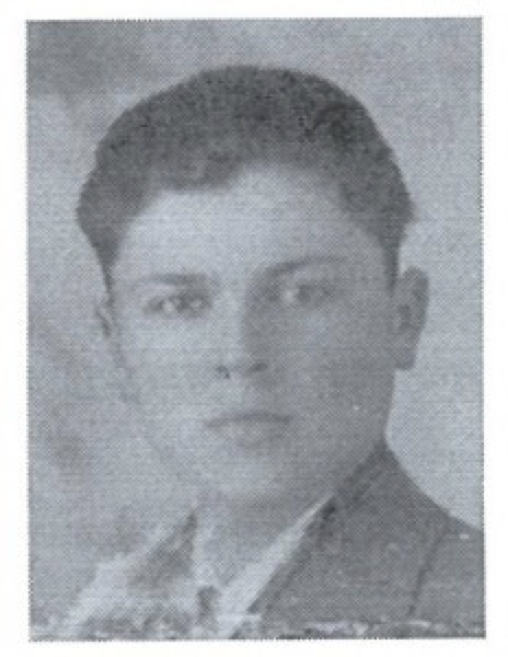 ANPIRomaPosti's tweet photo. Il #26aprile 1945 #PietroLunghezza si trovava a #Oppeano (#VR) mentre era in atto la ritirata dei nazifascisti: venne scoperto da una pattuglia tedesca che, all’alba, lo catturò insieme a #GiacomoTrevenzoli, anch’egli ritenuto un partigiano; li fucilarono sull’uscio di casa. https://t.co/41F7u4KPZ3