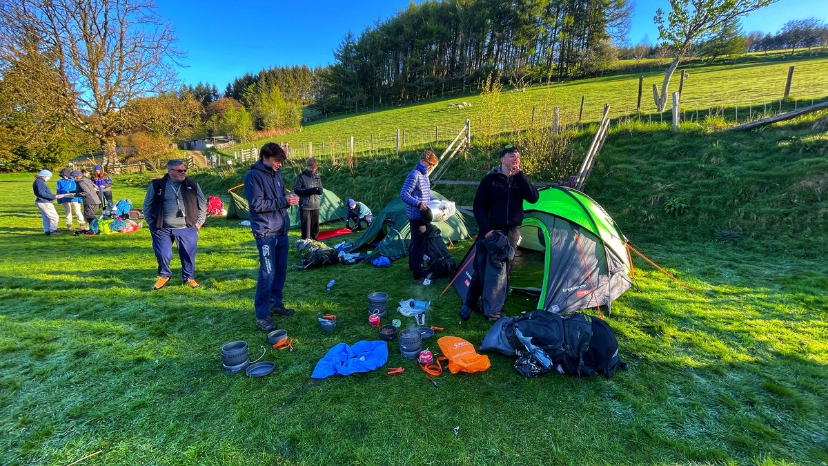 Purple Red Blue & Pink all left camp for their final day ! Another glorious morning here @ExmoorNP so lucky with the weather @_JaneLunnon @DofE #AlleynsDofE