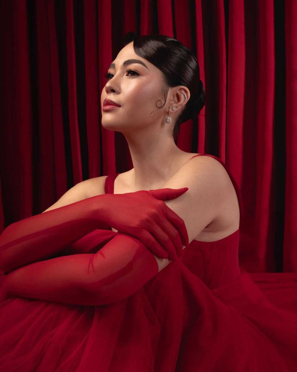LAYSHO! PWEDE NA MAG-ARTISTA 😳

LOOK: Actress-singer Janella Salvador looks absolutely stunning and glamorous in this red gown as she poses for a magazine shoot.

📸: Paul Rana via superjanella/IG | via Nikki Medalla, USJ-R Intern #CDNDigital #CDNDEntertainment