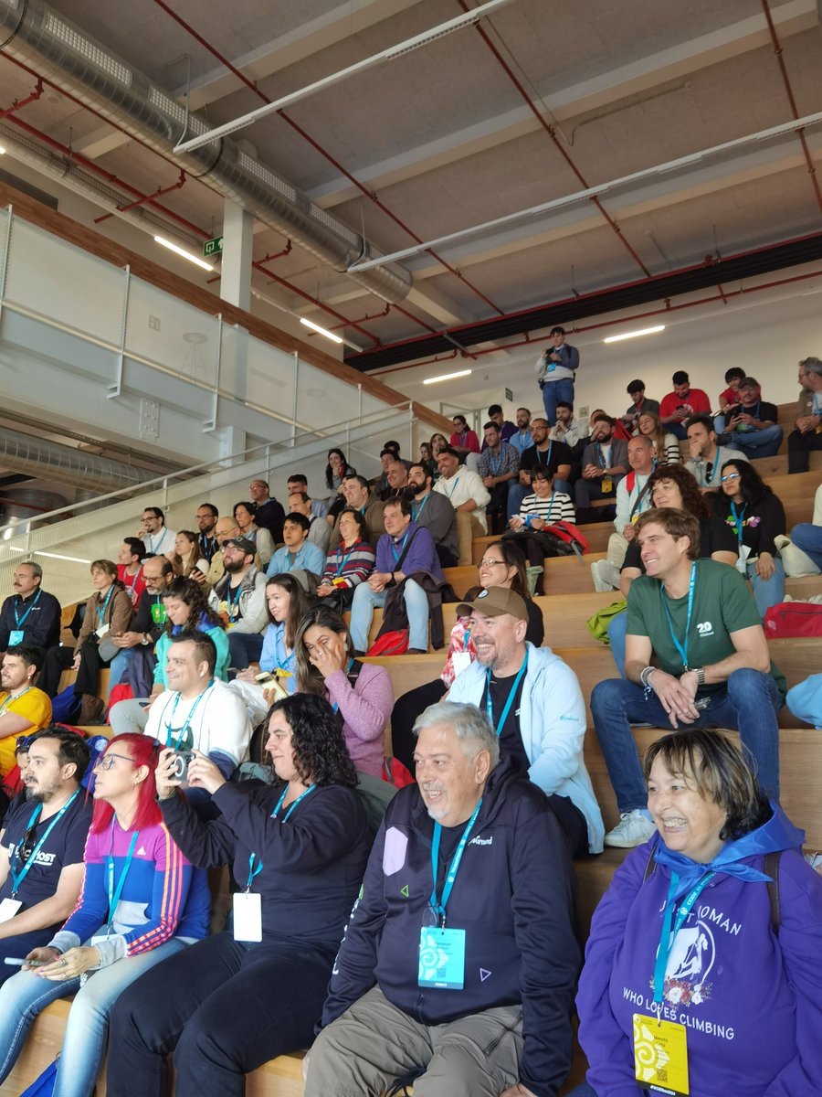 ❓ ¿Tu primera WordCamp? Bastantes manos levantadas.

🌟 ¡Tremenda noticia la incorporación de tanto talento nuevo a la comunidad! 

#WCBilbao2024