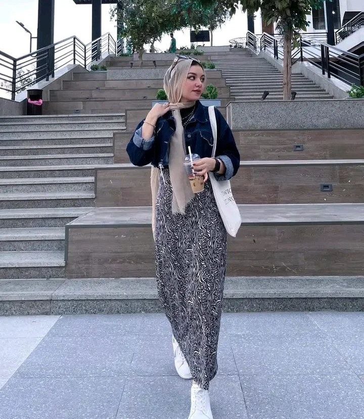 مساء الورد والياسمين على الجميع  حبايب قلبي 😂🌹🌹🌹