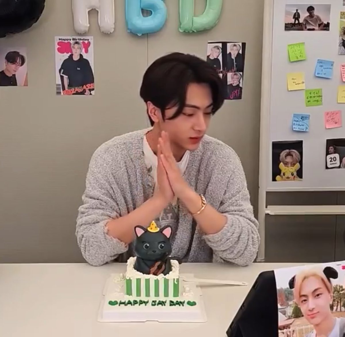 jayseongcorn's tweet image. HAPPY BIRTHDAY OUR JAY!! 

— please comment below if youve witnessed his birthday live 💚