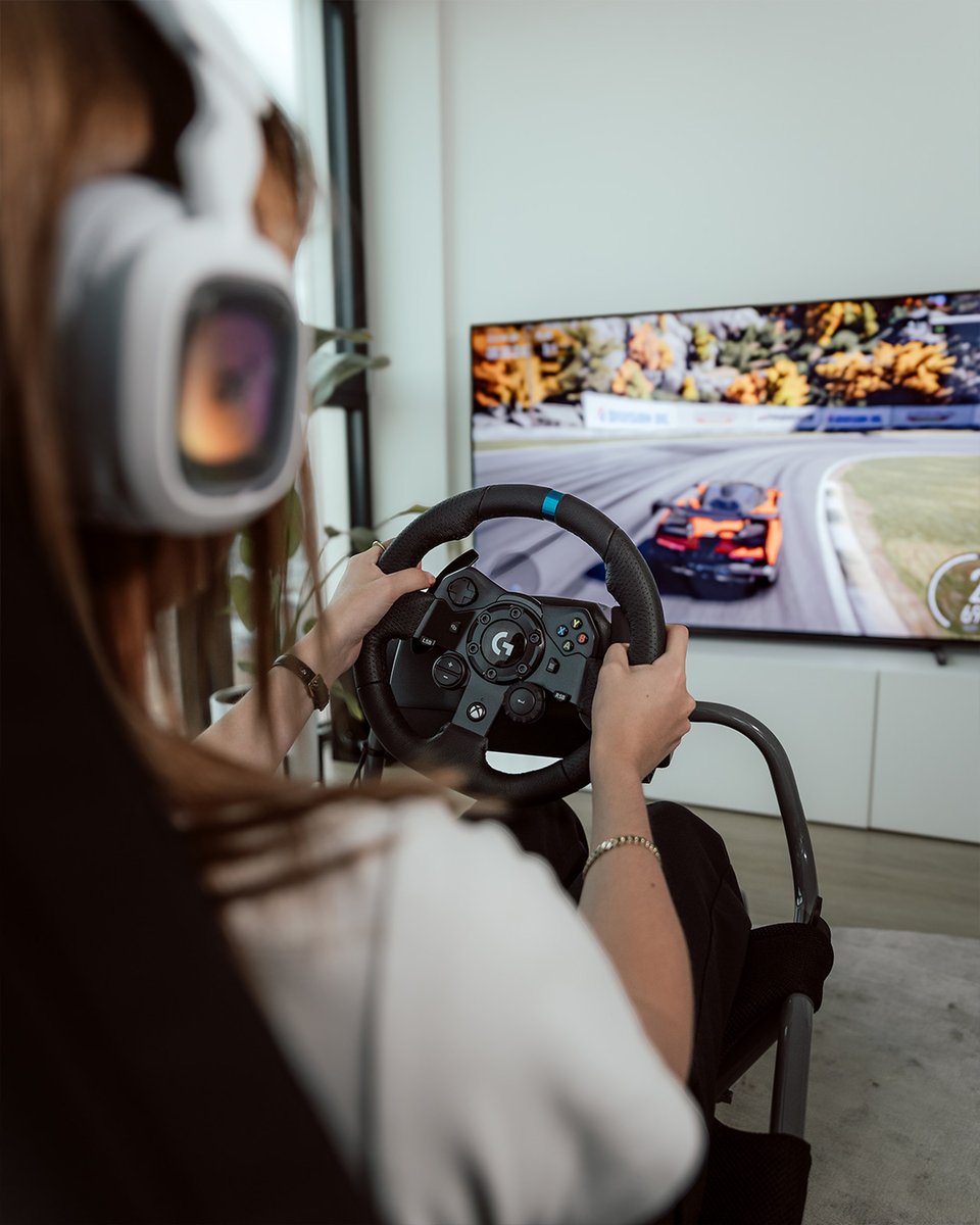 Lazy days are for sim racing. 😌 What game are you unwinding to? 🤔 📸 @maximemxm