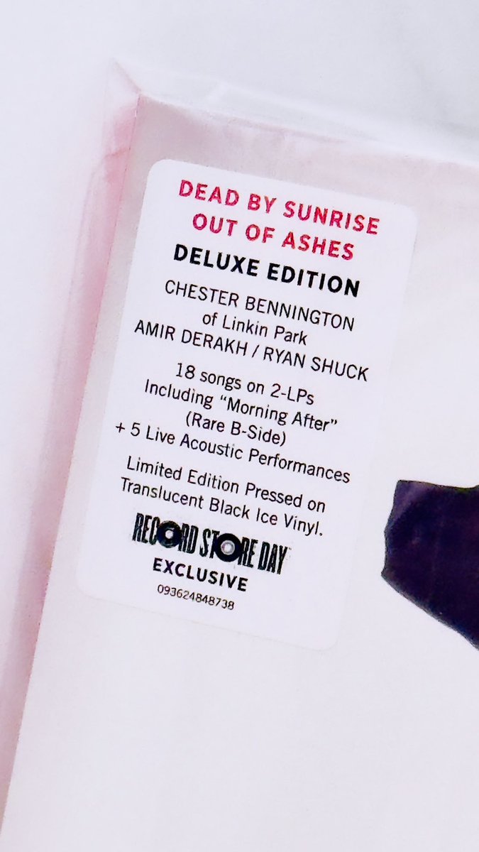 FuYiLong's tweet image. In Oct 2020, I hoped @DeadBy_Sunrise would repress Out of Ashes on vinyl. Today, #RecordStoreDay #RSD24, we got an upgraded version with Morning After & 5 live acoustic tracks! Thanks @rynsk @amirderakh! Love from Singapore 🇸🇬 @LPLive 🤘🏻