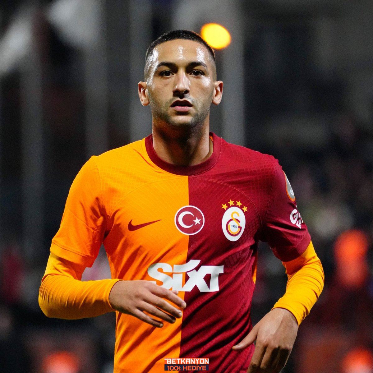 Galatasaray'da forma giydiği 937 dakikaya 5 gol, 3 asist sığdıran ve 108 dakikada bir ağları sarsmayı başaran Hakim Ziyech, süre-skor katkısında bu sezon takımın en iyisi oldu.