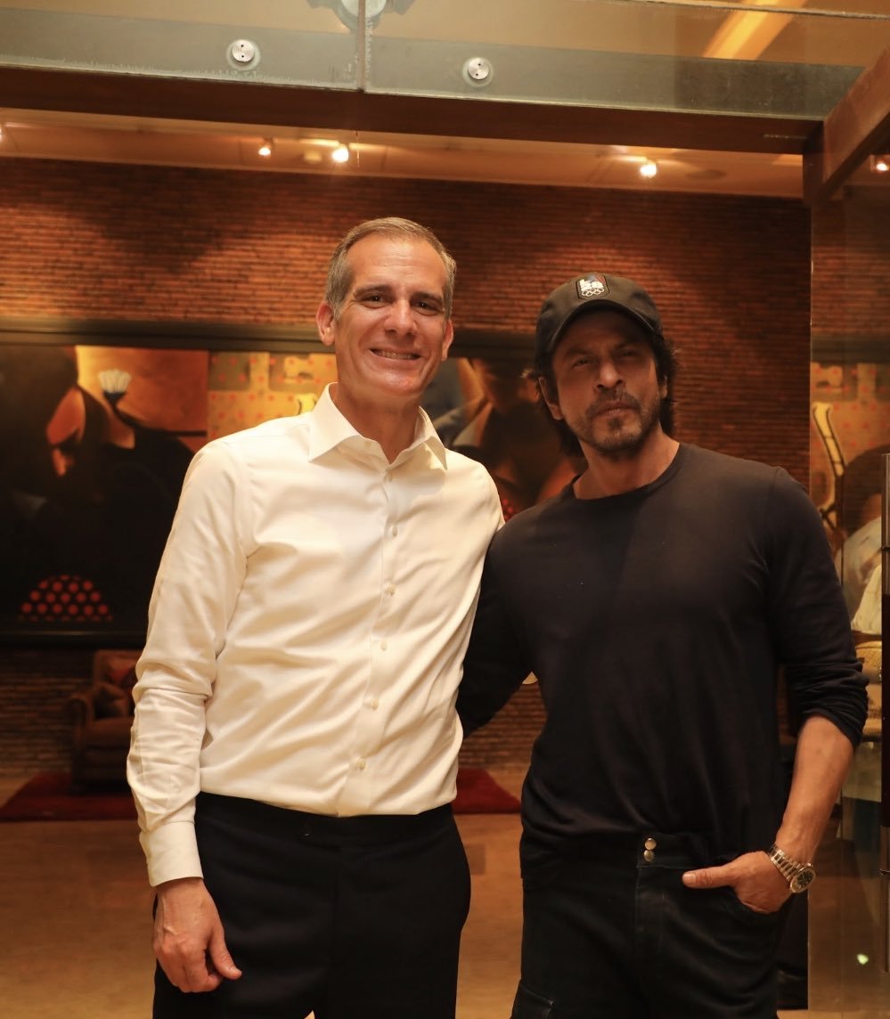 US Brand Ambassador Apologies To SRK..

US Ambassador Eric Garcetti Met With #ShahRukhKhan at Mannat

Hello Darligs #Prabhas Who Are You?