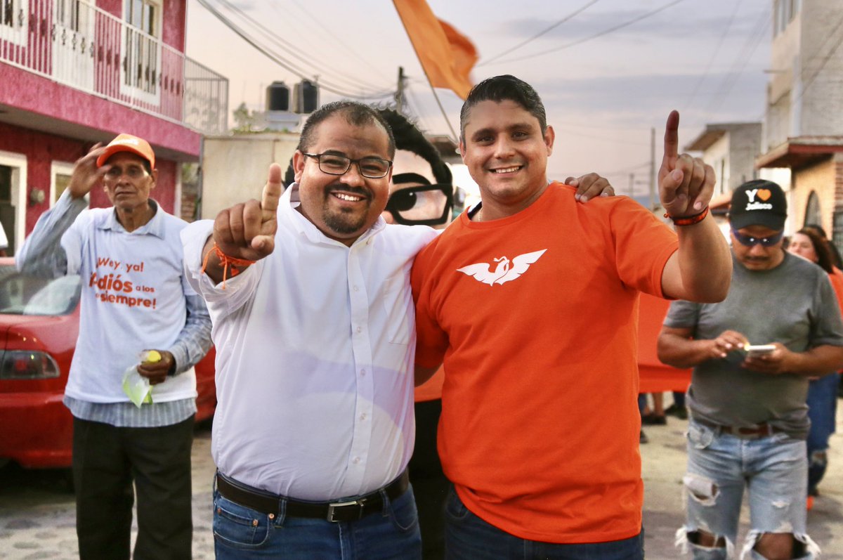 IsaacTrejo24's tweet photo. ¡Gracias #Atotonilquillo 🍊🧡! Barrio de Las Guerras Por el cálido recibimiento, soy #IsaacTrejo ¡Yo sí te voy a cumplir! ✅🧡🍊 Juntos vamos a decirles #AdiosALosDeSiempre 😎 ¡Ánimo, vamos a ganar!🍊 https://t.co/LzenNFWS2k