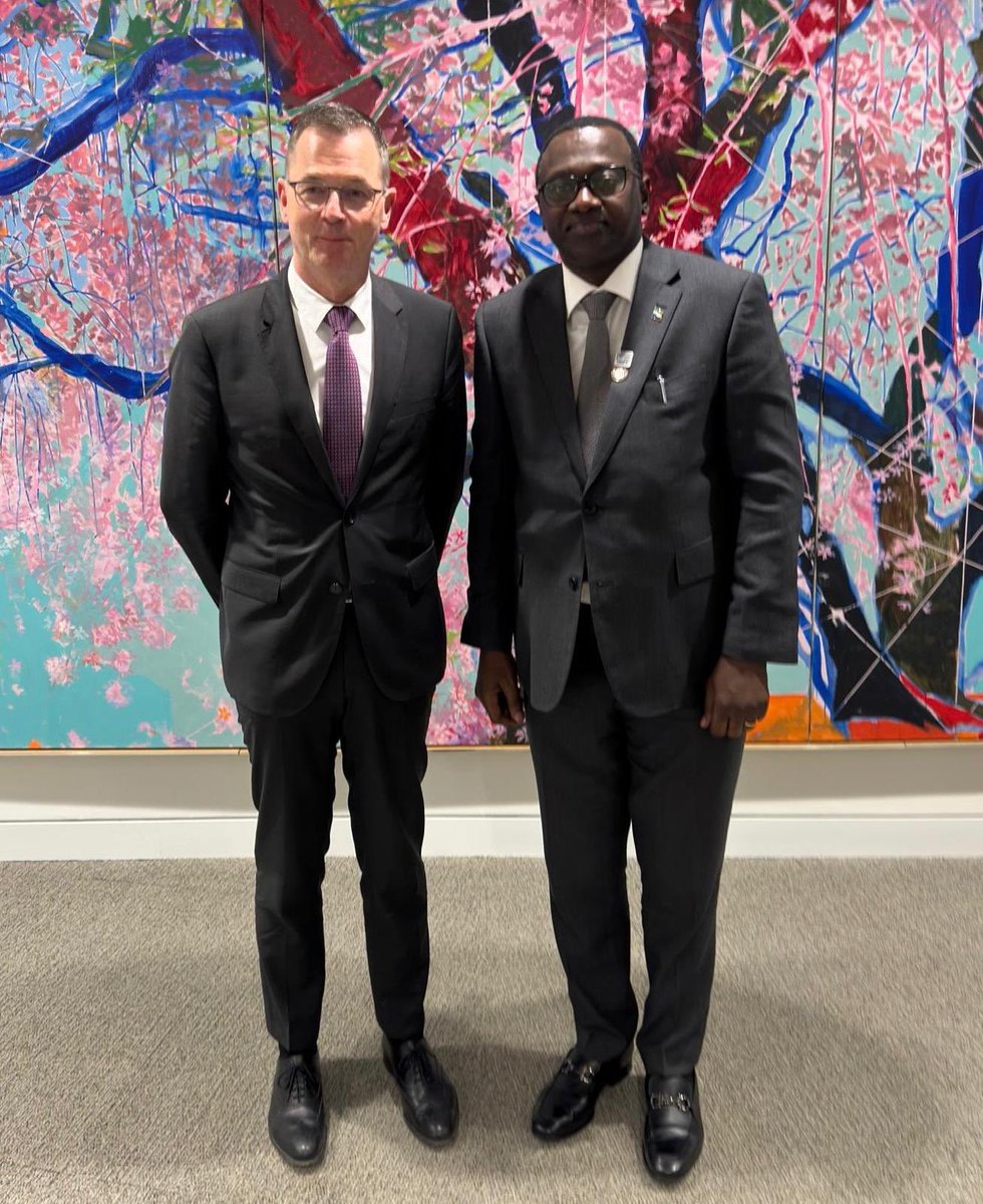 Productive meeting today w/ Hon. Sheku Bangura, #SierraLeone's Finance Minister. We discussed how @IFC_org is ramping up its investments in manufacturing, agribusiness & #SME finance to boost job creation in 🇸🇱, aligning w/ the country’s national development agenda. #WBGMeetings