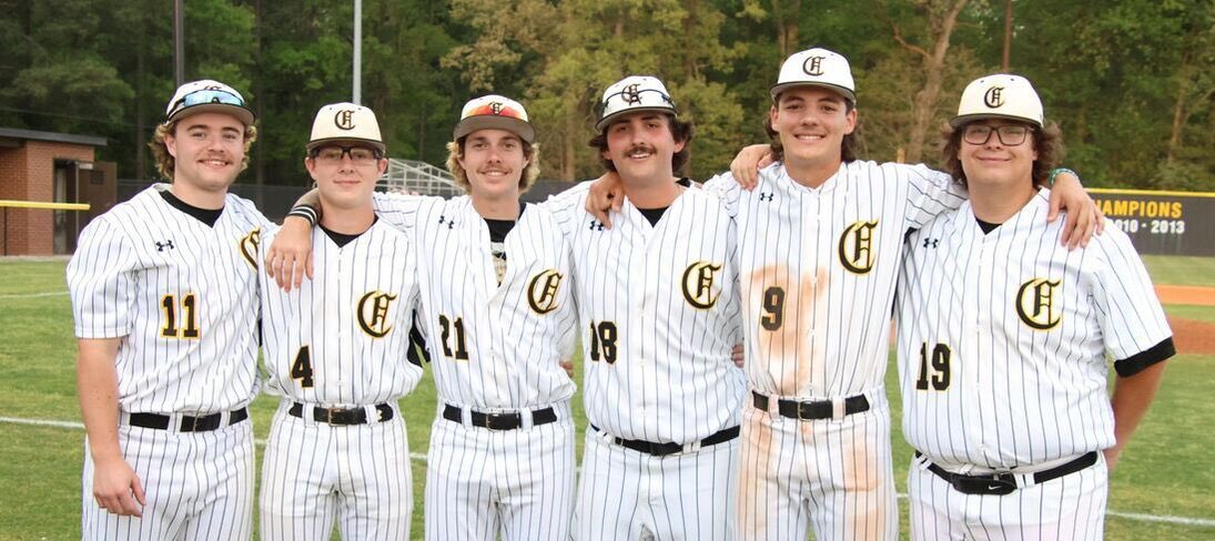 Chesnee Baseball Honors Seniors With First Region Championship In Six Years on Friday Night 

@BSSportsJournal @Chesnee_Eagles @ChesneeBaseball @ChesneeUpdates 

@AndrewEison was there to recap the action 

boilingspringssportsjournal.weebly.com/chesnee/eagles…