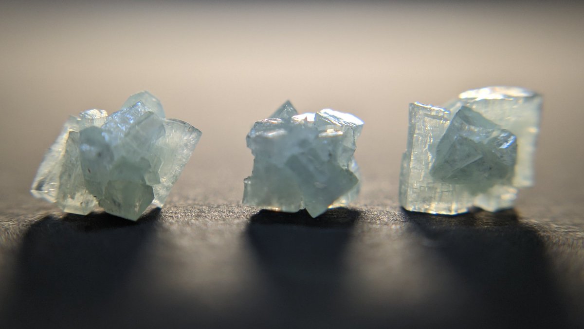 yasyokuoisi's tweet photo. 【 抽選販売用 】

合成フォスフォフィライト
単結晶質型
ルースケース入
大サイズ　3mm

1個  1790円

大きくて透明感もある一番見ごたえのあるサイズです

30個限定販売

応募はこのツイートをRT！
応募期間は4/20～4/26の7日間です

お待ちしております！！！ https://t.co/VbQjaly3bG