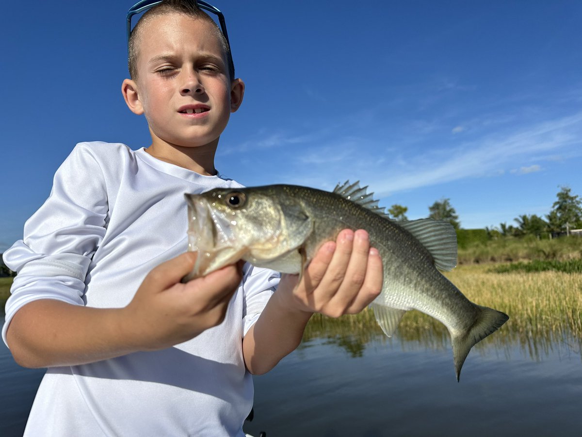 Largemouth fun! #inshorefishingpalmbeach #inshorefishingjupiter #schooloffish #kidsfishing