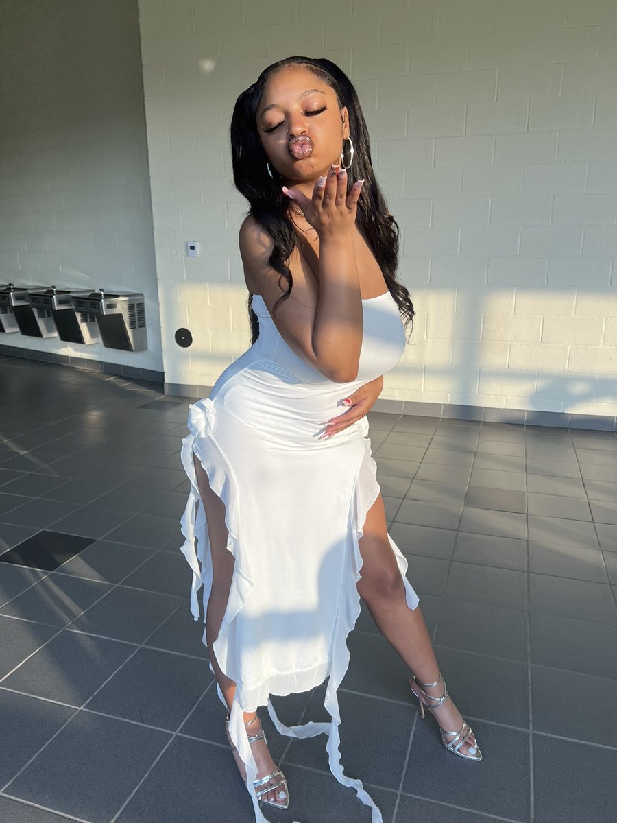 Queenkyyla2's tweet photo. #gramchella24 @_Skillababy 🤍 https://t.co/c1P4ouhXQF