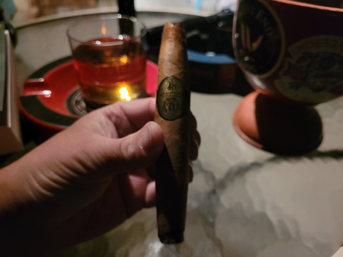 A late night @kristoff_cigars TAA with a splash of @ProperWhiskey Hope everyone has a great weekend! 👍💨🥃