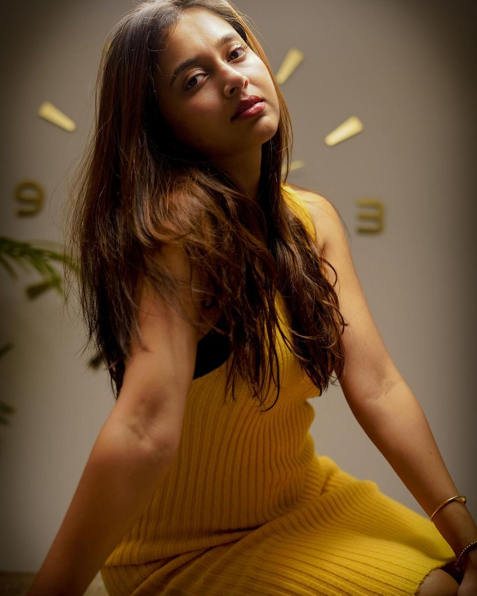 #TejasswiPrakash's gorgeous look in Yellow 😍💛 @itsmetejasswi